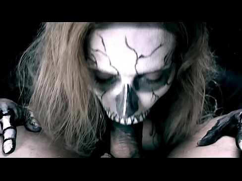 ❤️ 魔性の女、黒い口でチンコをしゃぶり、ザーメンを飲み込む。 ️ セックスビデオ ❌️
