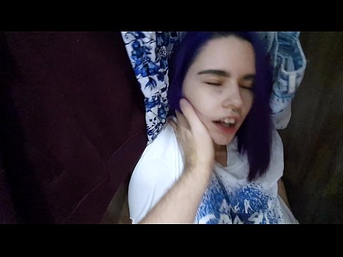 ❤️ 押し入れの中の姉ちゃんを発見し、イクのを手伝う ️ セックスビデオ ❌️